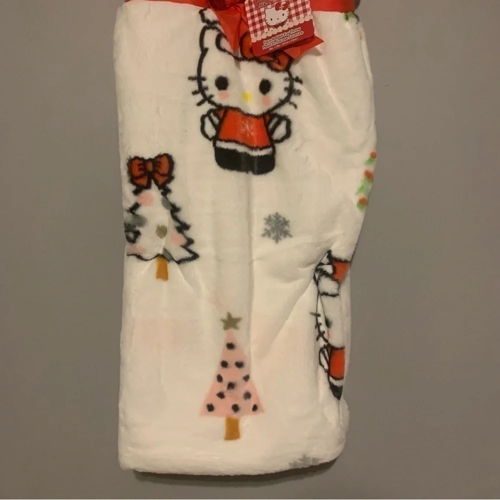 NWT. HELLO KITTY Christmas Holiday Throw Blanket